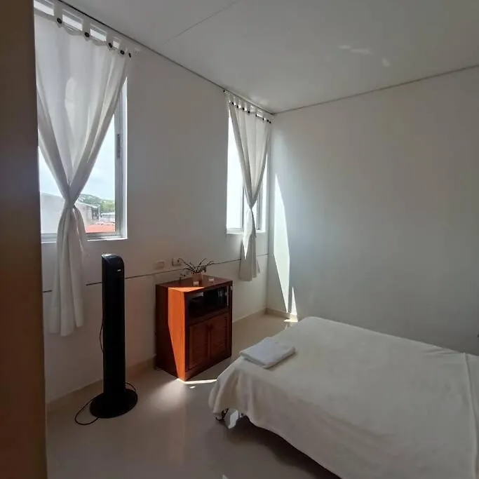 Luminoso Hospedaje Con Balcon Cali Lägenhet