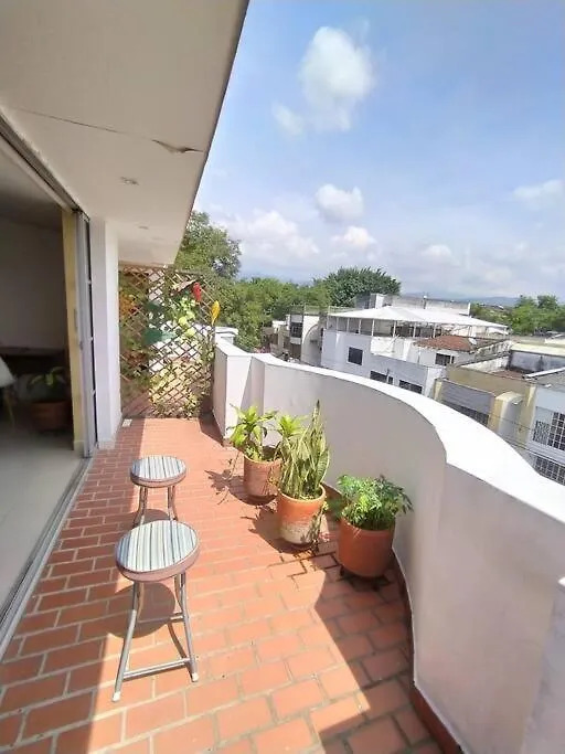 Luminoso Hospedaje Con Balcon Cali 0*,